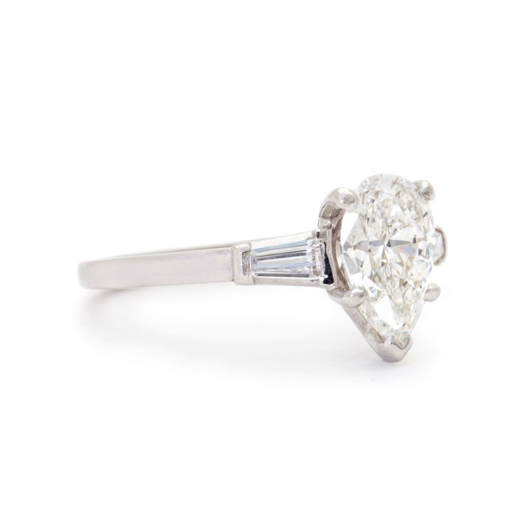 Pear shaped diamond deals with tapered baguettes