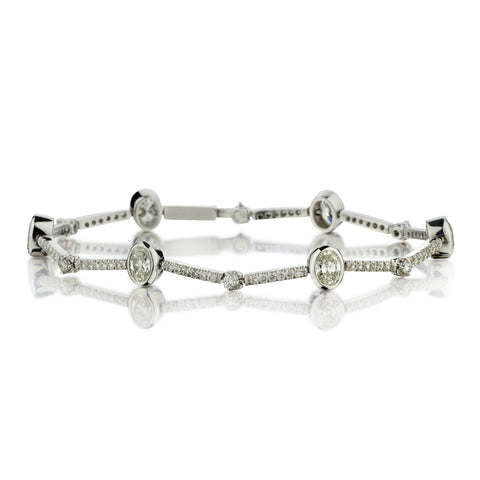 18kt White gold Diamond Bracelet. 3.40ct Tw