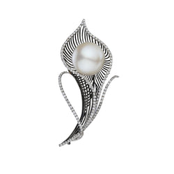 Beautiful 18kt White Gold Diamond and South Sea Pearl Brooch.