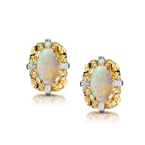 Ladies Elegant 18kt Yellow Gold Opal Stud Earrings.