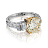 Ladies 18kt White Gold Diamond ring. 3.45 Brilliant Cut Natural Light Fancy Yellow