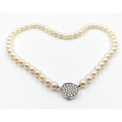 Pearl Necklace with Circular Diamond Clasp